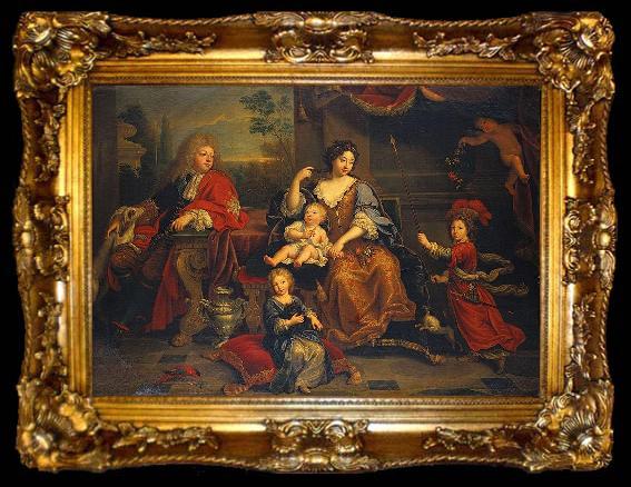 framed  Pierre Mignard La Famille du Grand Dauphin, ta009-2